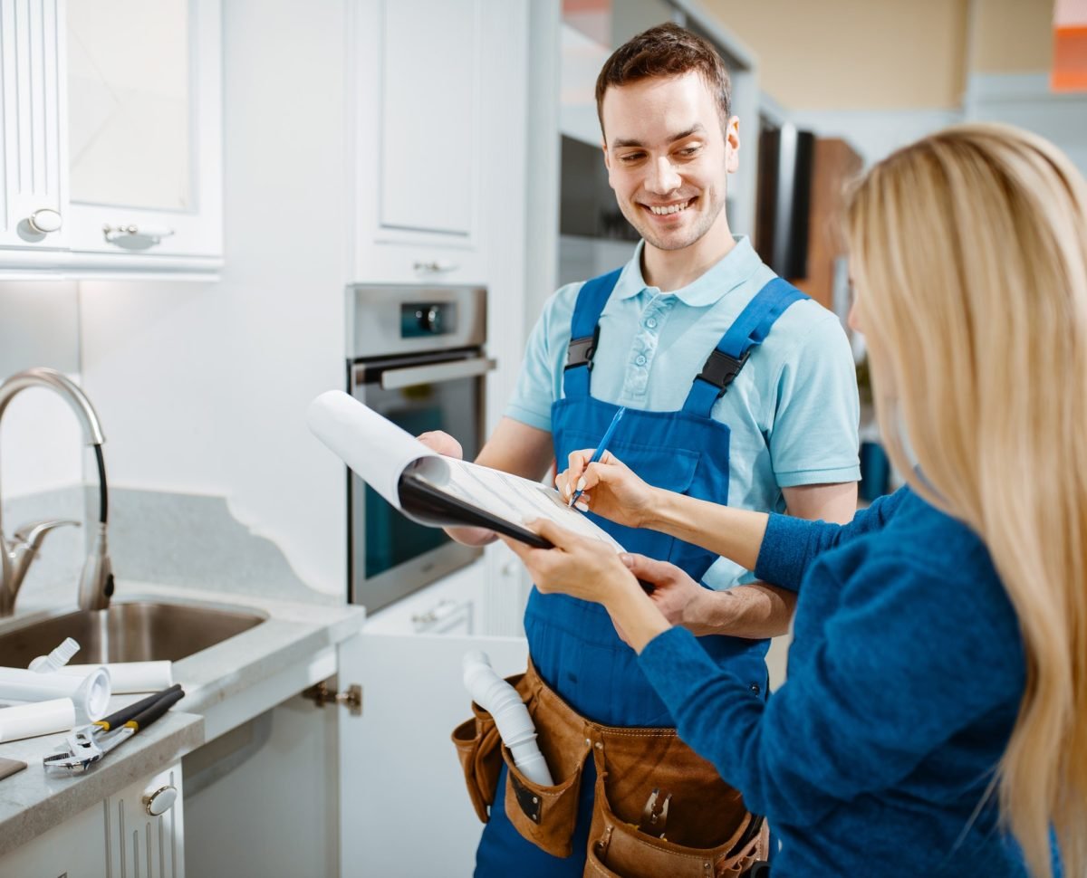 male-plumber-and-female-customer-in-the-kitchen.jpg